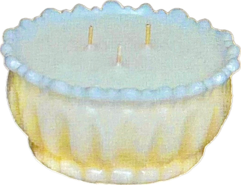 🕯️ Floating Berry Bowl – Triple Wick Sculpted Wax Candle